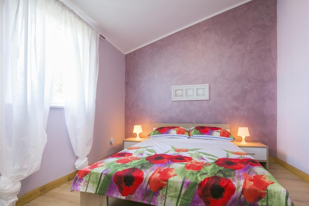 Apartment Gino Ровини Стая снимка