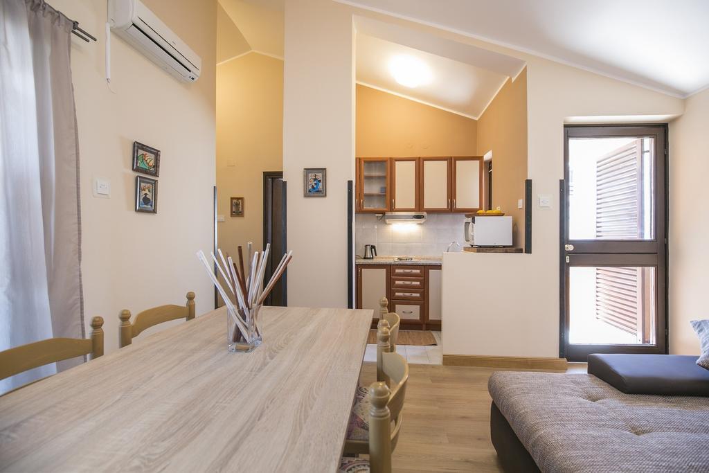 Apartment Gino Ровини Стая снимка